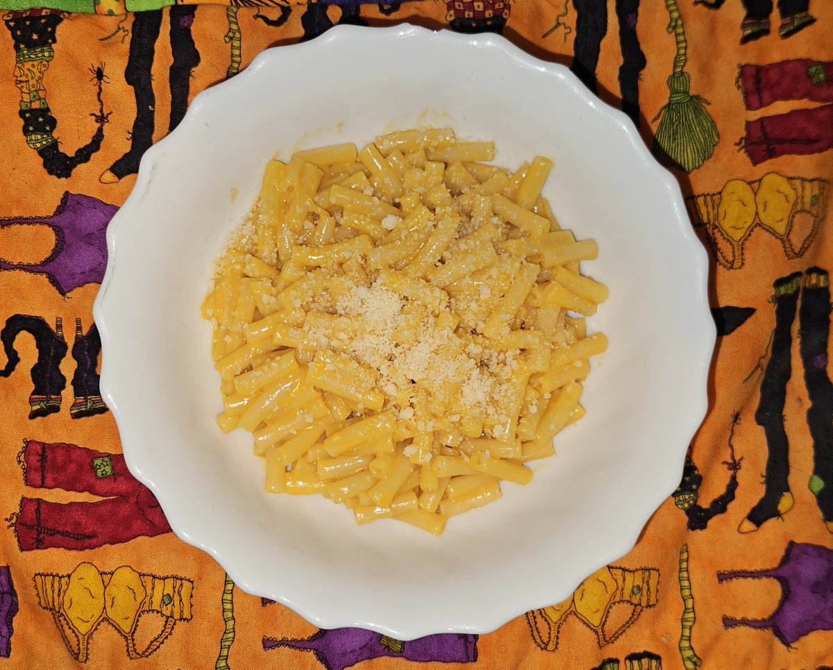 pumpkinnuggie's tweet photo. Dinner ☆ Annie's mac and cheese 300 cals to be safe <3 https://t.co/ECGbhkvo9R