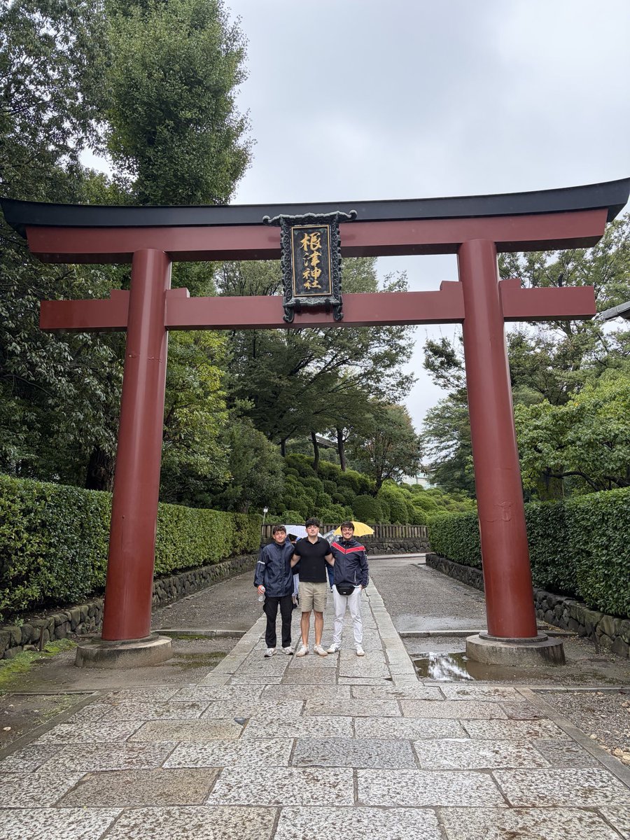 peedrovarelaa's tweet photo. Hemos venido 4 locos para ver a la Armada española en Tokyo sin entrada. Pensábamos que podríamos comprar aquí pero no hay manera. Algún milagro de última hora?? @carlosalcaraz @jamunar_38 @alexdavidovich1 @RufiEnLancha @Miguelcmm1 @alexcorretja74 🙏 https://t.co/3922fK02cQ