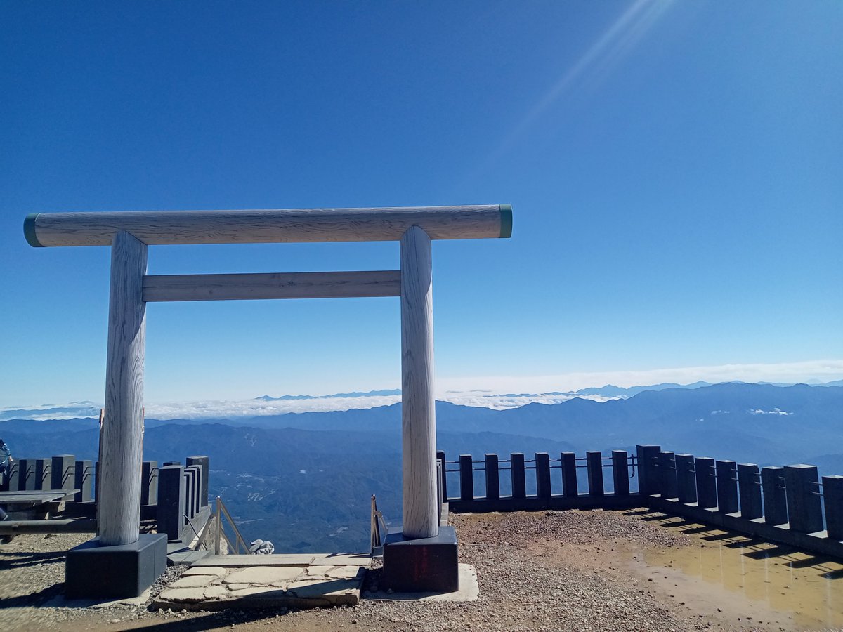 otokogifu's tweet photo. 神社参拝しに来た https://t.co/zfbGVTSjqS