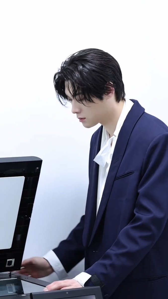 RenRdrd's tweet photo. Can't wait to see all the stunning moments he will show us at Paris Fashion Week!😽😽😽😽😽😽😽🩵

KIM YOON SIK PARIS FASHION WEEK

#KIMYOONSIKPFWSS27
#YOONSIKINPARIS https://t.co/p07higsmy3
