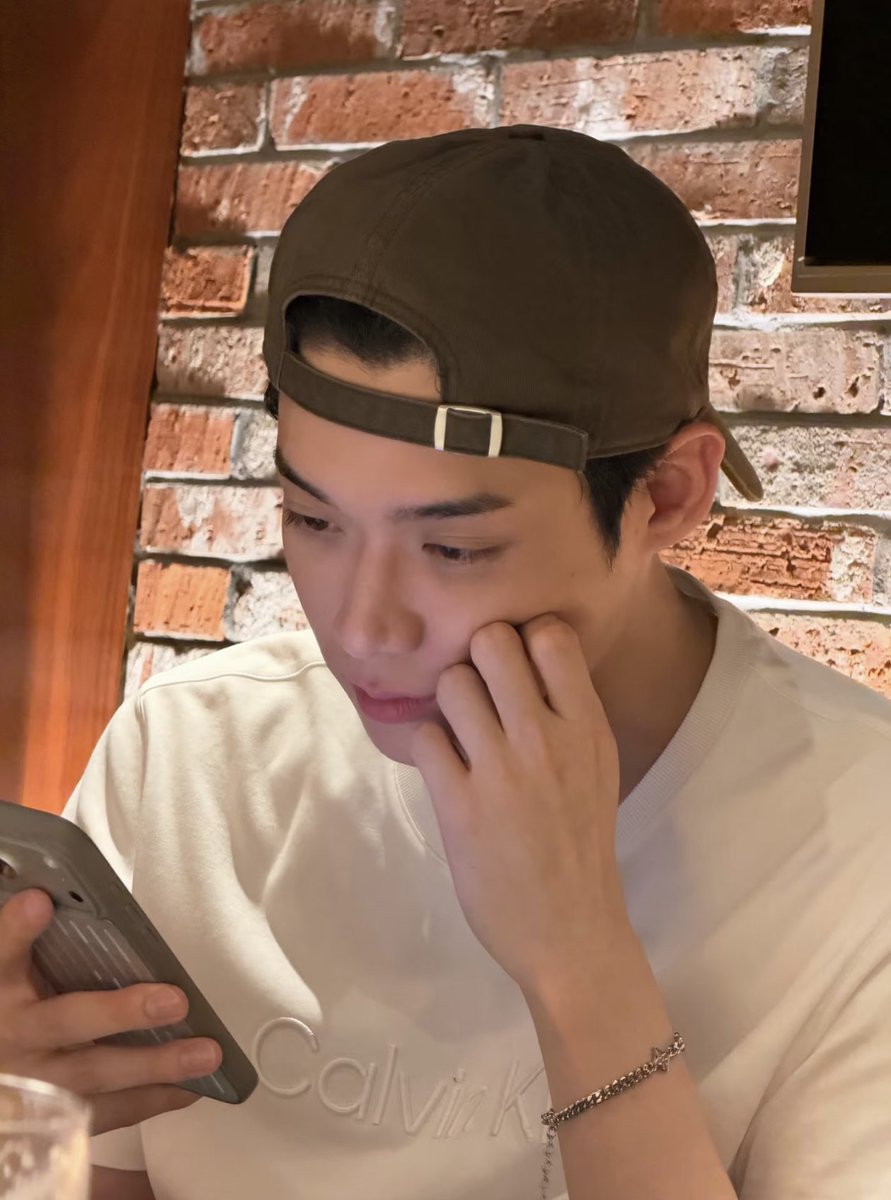 Yancyyy_'s tweet photo. ����우리 여자는 잘생긴 거 보고 살아가는 거야 내 소중한 김윤식이 파리 패션위크에 가요! 당신의 얼굴이 파리의 예술품이 되길🥹🥰

KIM YOON SIK PARIS FASHION WEEK

#KIMYOONSIKPFWSS27
#YOONSIKINPARIS https://t.co/XcihoYfpFH