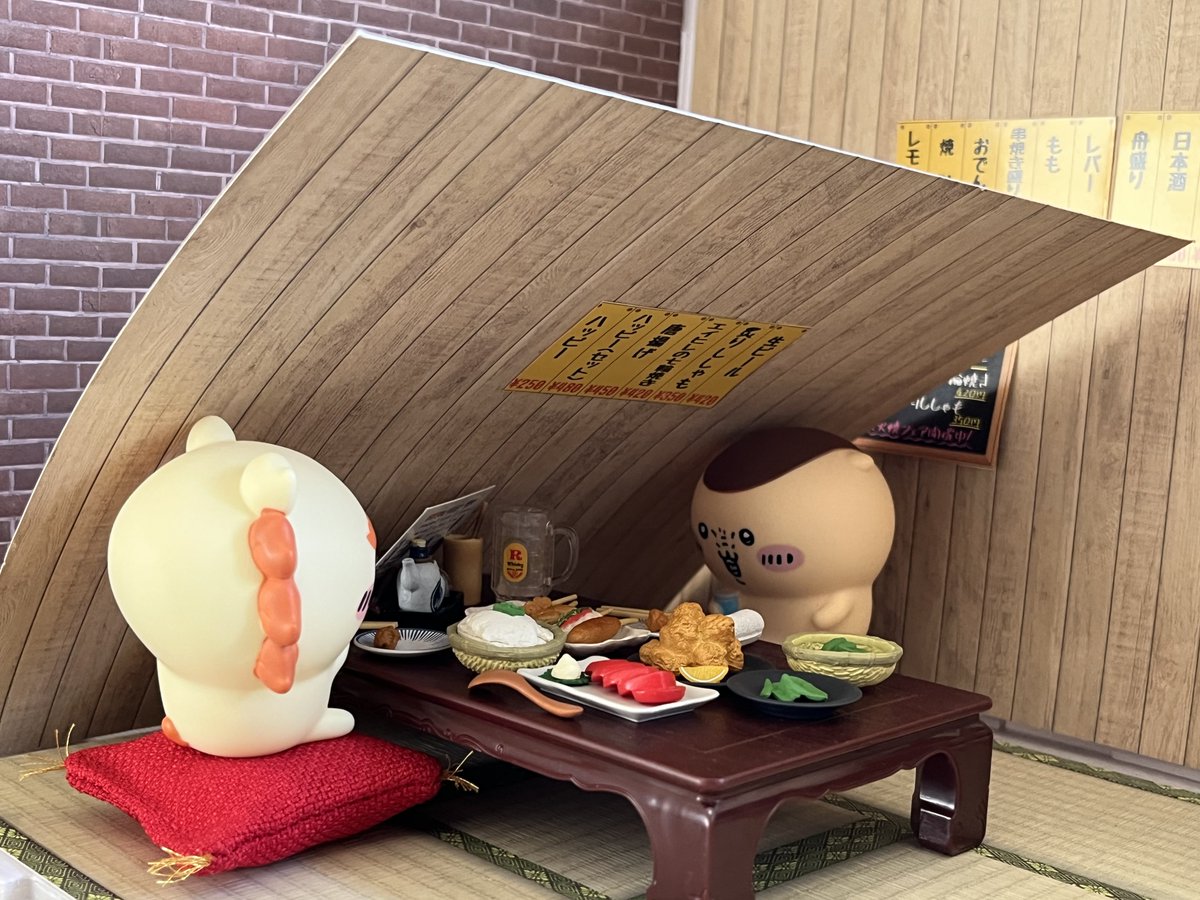 puruyasama's tweet photo. ずっと飾ってるんだけど、今朝ドリフみたいになってた😂 https://t.co/H7OPnOp8SI