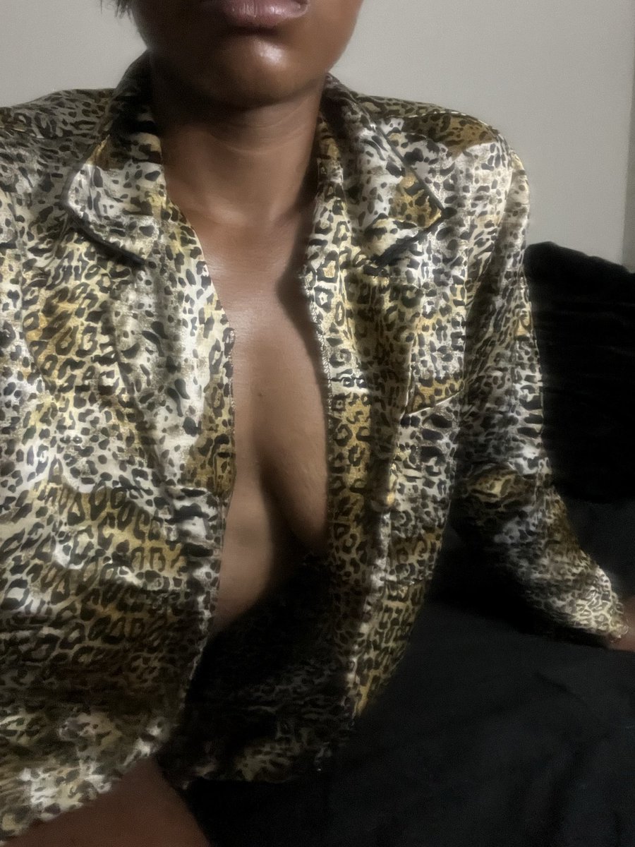 sunshynesweats's tweet photo. Im on only fans now 😭 
https://t.co/cY3GP7v6oD

#onlyfans #hotgirls #sexybodies #gymbodies #lovebombing #sexmemes #onlyfansgirls #blackgurls #blackwomen https://t.co/Zo3o1QvadC