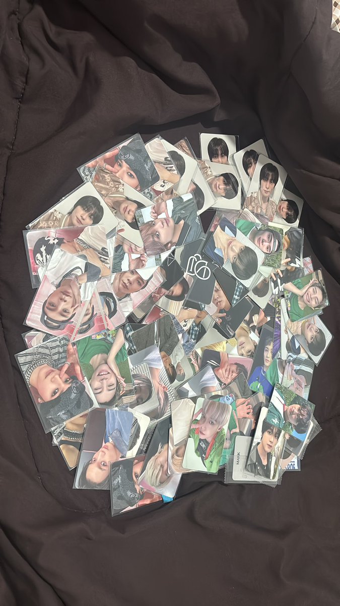 Gomerchkpop2's tweet photo. GUYS  yang mau freebis photocard ofc bisa ketemu aku nanti heheh aku bagi bagi pc ofc 120pcs  pas redline nanti 
#redlineinjakarta #nct127 https://t.co/GOUMStjf1L