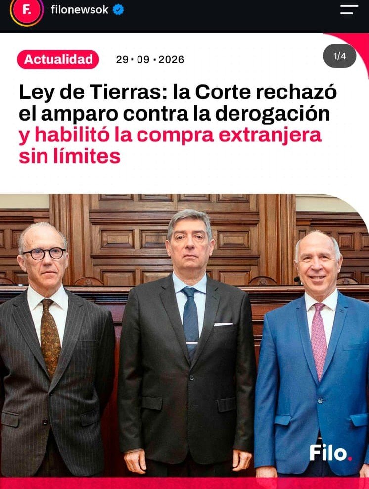 EncuentroDePat3's tweet photo. Causa armas: 1995→2017, 22 años hasta llegar a la Corte. 
Sobresueldos: ~20 años de proceso. SEVEL: 1994→2002, 8 años. 
Ley de Tierras: DNU de dic. 2023→fallo de la Corte hoy, 2 años y 9 meses.
Causas de jubilados, cajoneadas por años.

¿Qué explica semejante diferencia en los tiempos cuando están en juego cuestiones de enorme interés público?

La Corte pudo haber analizado la cuestión constitucional si entendía configurados los requisitos para hacerlo. En cambio, resolvió por falta de legitimación y existencia de caso, para evitar expedirse sobre el fondo y no darle explicaciones al pueblo. 

¿Cuándo decide la corte intervenir y cuándo no? 
¿Cuándo decide esperar y qué criterios utiliza para cada caso? 

¿Para quién trabaja la corte?
