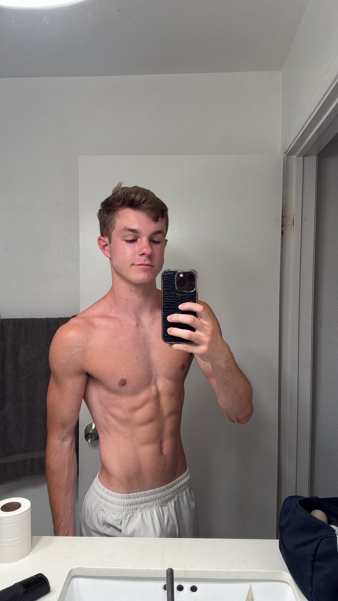owenaltman_'s tweet photo. about as tan as i can get 🥲 https://t.co/8DREYlPLXd