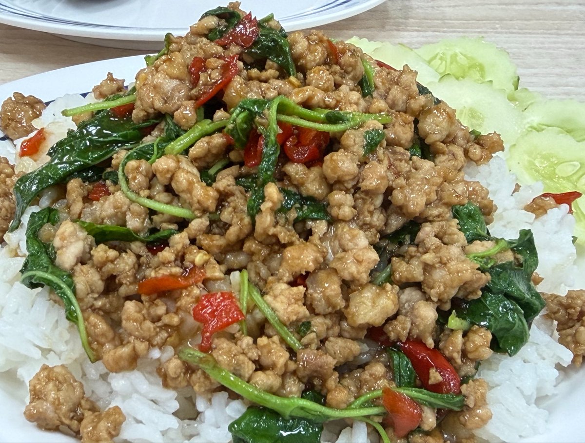 KingKwong149's tweet photo. มื้อเช้า โคตรกะเพรา อย่างเผ็ด อย่างสู้ 
สู้น้ำท่วม ต้องอิ่มท้องไว้ก่อน ลุย 🌊🌊🌊

#มื้อเช้า #น้ำท่วม #น้ำท่วมกรุงเทพ https://t.co/xOLceJ0foM