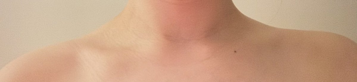 AshAdoreYou's tweet photo. Jenta trengte litt massasje. Kun tatt en skulder her altså.. https://t.co/vzwrpk5kES