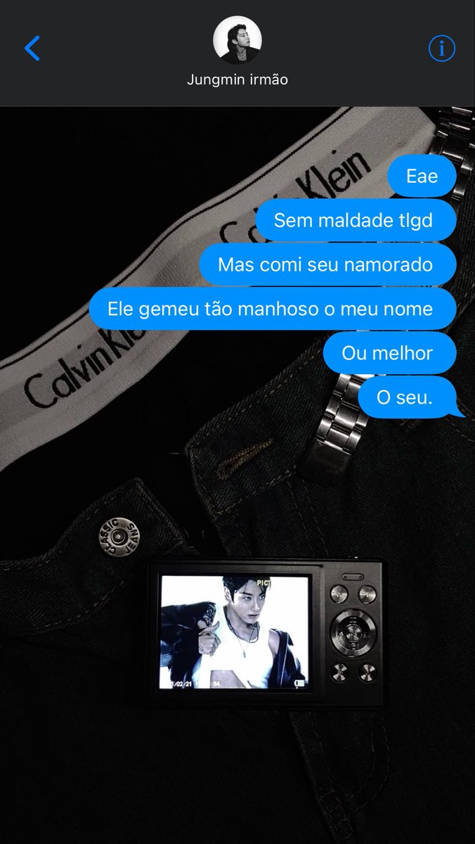 hobitokoo's tweet photo. #jikookau 🔞 onde:

Após um dia estressante na faculdade, Jimin discute com o namorado pelo celular depois de ser cobrado por não dar satisfação, o que acaba deixando-o ainda mais irritado. Então, vai até a casa do namorado para tirar satisfação e acaba descontando toda a sua raiva na cama, sem imaginar que estava transando com o irmão gêmeo dele.
