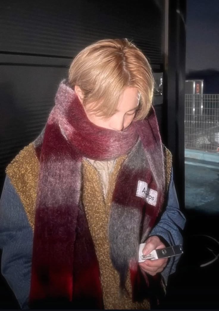 hobitokoo's tweet photo. #jikookau 🔞 onde:

Após um dia estressante na faculdade, Jimin discute com o namorado pelo celular depois de ser cobrado por não dar satisfação, o que acaba deixando-o ainda mais irritado. Então, vai até a casa do namorado para tirar satisfação e acaba descontando toda a sua raiva na cama, sem imaginar que estava transando com o irmão gêmeo dele.