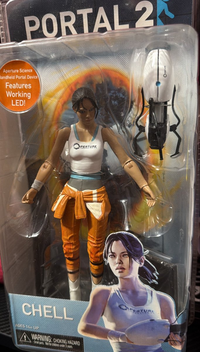 Yur1Impact's tweet photo. I know nobody gives af but my portal 2 chell figure came in today https://t.co/7FNGDsOpfc