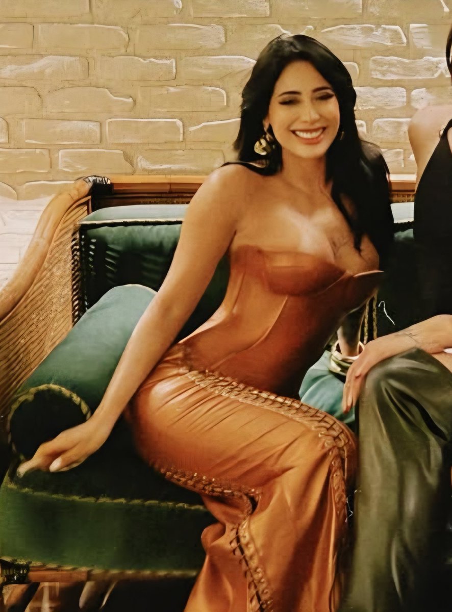 Anahi_VeraP's tweet photo. Nunca me cansaré de decir que uno de los rasgos físicos más bellos de Kim es su hermosa sonrisa ✨️ https://t.co/vU3BX5bJMy