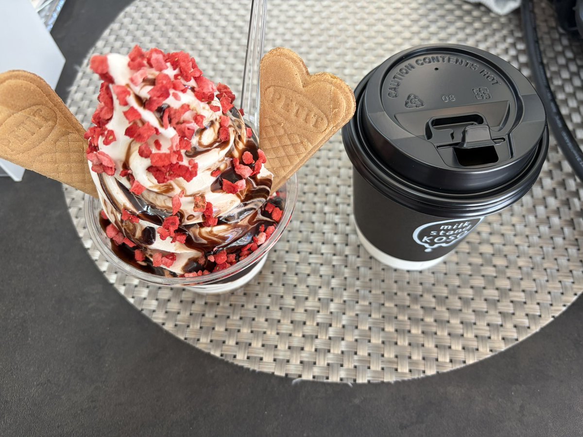 caferenarde's tweet photo. 山﨑農園さんのかぼちゃスコーン納品しました。
是非美味しいソフトクリームとコーヒーをいただくついでに、お手に取ってもらえると幸いです。

今日はかっぱちゃんの商品も揃っていて、話題の商品は使用感を試せるチャンスです！釧路そば輪ゴムホルダーをゲットしました。

@coccowusi https://t.co/QRu71HedZY