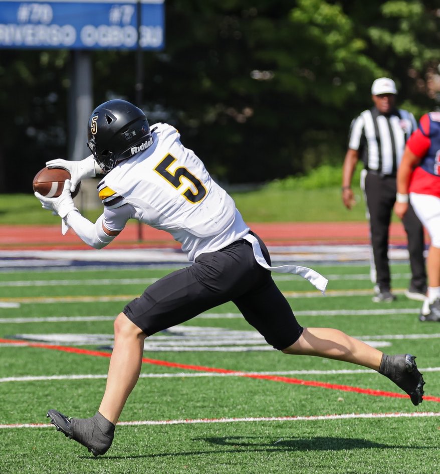 luke_maurino's tweet photo. #5 📈 Three TD’s in first three games on varsity as a freshman @StAnthonysFB https://t.co/EcG314jyDE