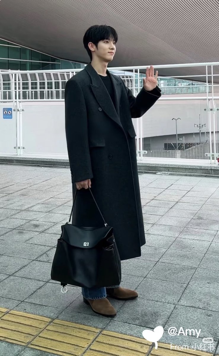 LinhnieTeukie's tweet photo. Visual đỉnh cao của CEO Park 😍😍😍🙌🙌🙌💜💜💜
#YOONSIK_SIWOO_PFWSS27 #PARKSIWOO #viral #xuhuong https://t.co/CfM5EgKYVx