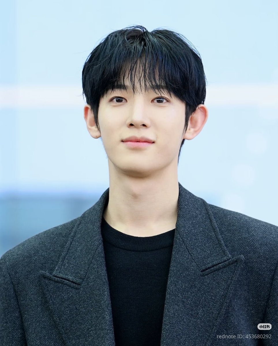 LinhnieTeukie's tweet photo. Visual đỉnh cao của CEO Park 😍😍😍🙌🙌🙌💜💜💜
#YOONSIK_SIWOO_PFWSS27 #PARKSIWOO #viral #xuhuong https://t.co/CfM5EgKYVx