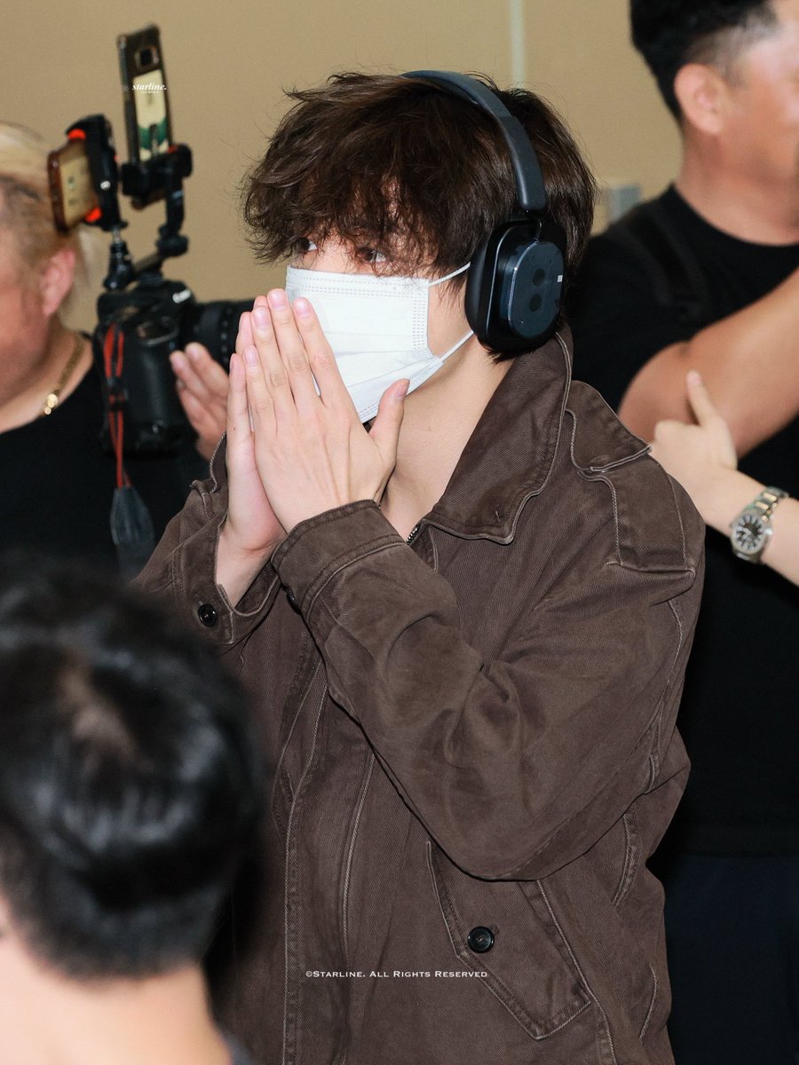 starlinethv's tweet photo. 260930 ICN🛫✨

Safe Flight 우리 아기곰🐻

#뷔 #태형 #TAEHYUNG 
#방탄소년단 #BTS @BTS_twt https://t.co/5Rhg2ZavCD