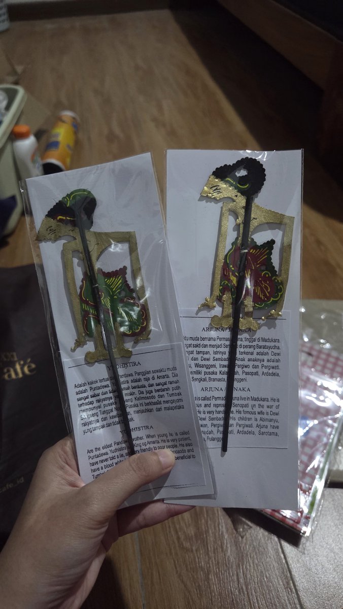 biebiyu's tweet photo. Moots! Mootss 

Semoga ada yang respon😭
Menurut kalian mending Freebies untuk CF23 ini wayang mini kayak CF22 kemarin tapi random warnanya? Atauuuu Pin Bimgengar?

Semoga ada yang respon😭 akunku ini sepi kali soalnya...... miaaawww https://t.co/CJewyJYnq0