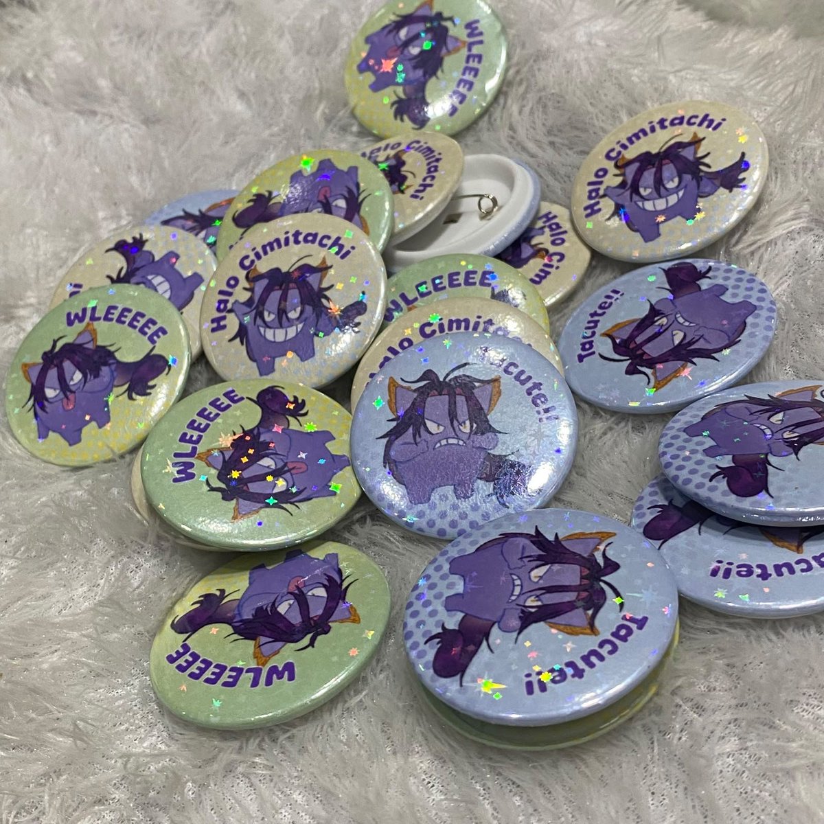 biebiyu's tweet photo. Moots! Mootss 

Semoga ada yang respon😭
Menurut kalian mending Freebies untuk CF23 ini wayang mini kayak CF22 kemarin tapi random warnanya? Atauuuu Pin Bimgengar?

Semoga ada yang respon😭 akunku ini sepi kali soalnya...... miaaawww https://t.co/CJewyJYnq0