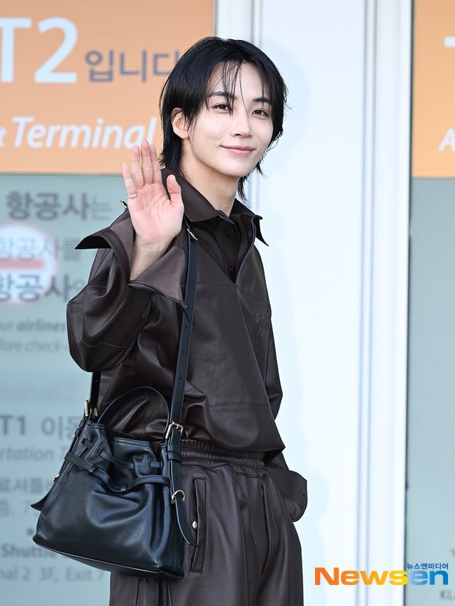 coupslovre's tweet photo. jeonghan will be heading back to paris for fashion week! oh my god after years, we’re finally going to see him there again 😭 https://t.co/W5tcHKCRtJ