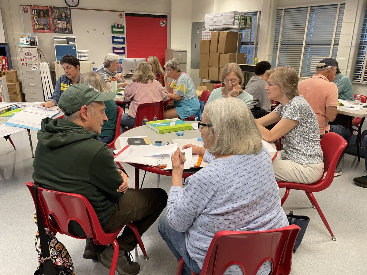 GloriaJCSL's tweet photo. Our Let’s Read volunteers received training from our Head Let’s Read tutor this evening as we prepare for the start of year 3 of our Let’s Read Tutoring Club. It was great to see so many of our veteran tutors return. Welcome to our new tutors. #volunteersmakeadifference https://t.co/HCb8Uy06Cz