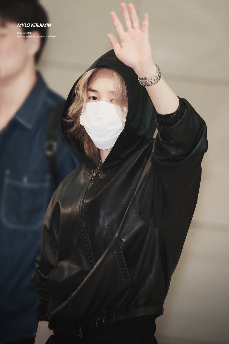 myloverjimin's tweet photo. 260930 👋👋
#지민 #JIMIN #JIMINJIMIN #JIMINS #박지민 #ジミン
@BTS_twt ICN 🛫 https://t.co/ag9VpGe4Ko