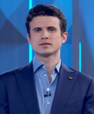 poponze's tweet photo. André Marinho, candidato ao Governo do Rio de Janeiro, é irmão da cantora Giulia Be. https://t.co/QbwoysfNvs