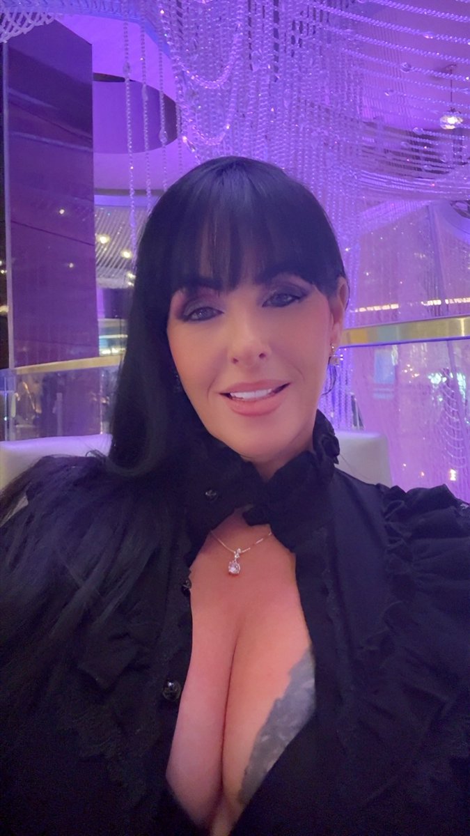 IAMSAPPHIRESTAR's tweet photo. A little darker. A little mysterious. Still making connections. 🖤✨
Networking at The Cosmopolitan, meeting new people, and staying open to what the right conversation can lead to. 💎🥂
#LasVegasNetworking #CreativeEntrepreneur #LasVegasLife https://t.co/pSfjwbsrQi
