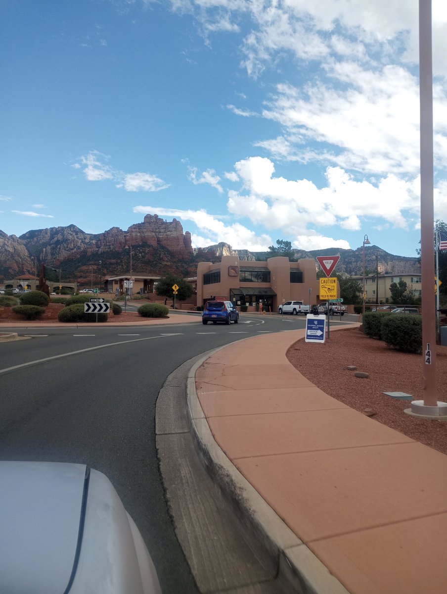 Lor3Man's tweet photo. Took a trip to Flagstaff today to pick up Tom from the rehabilitation center. No more stairs for you lol. Anyway took some photos of Sedona and stuff. https://t.co/gfNLr7XqH7