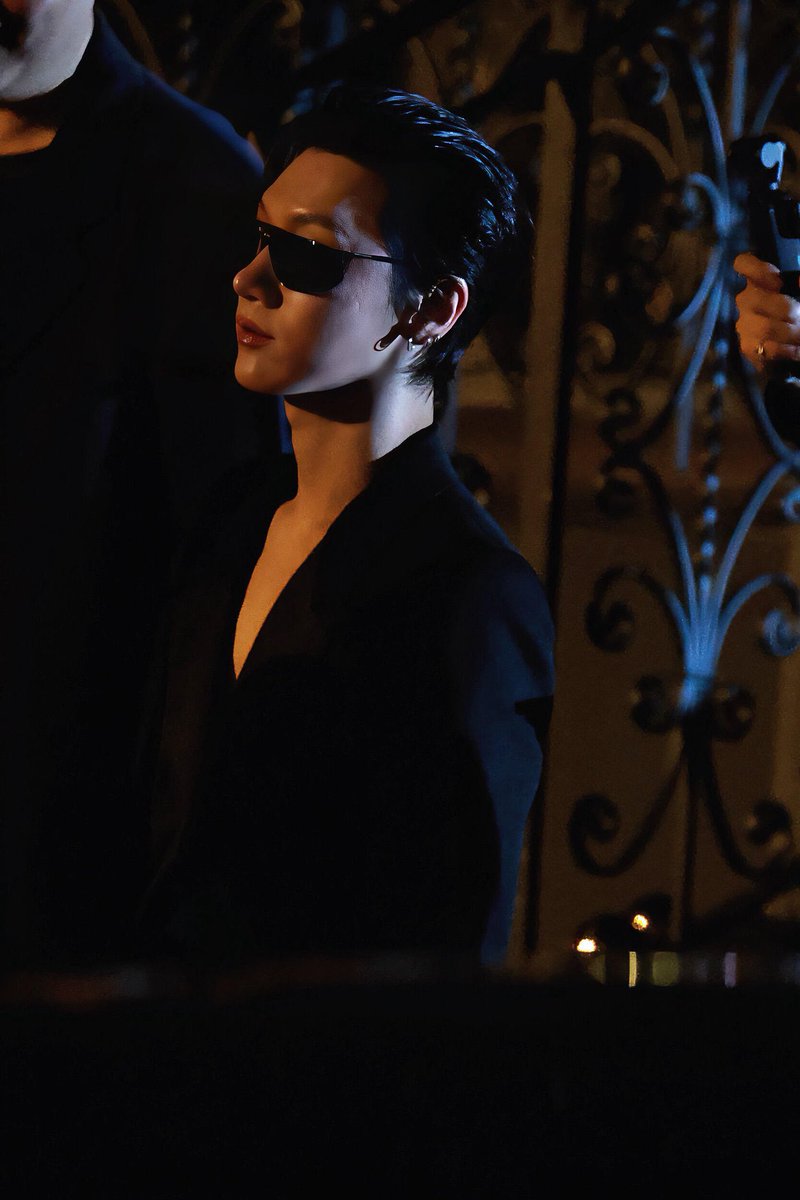 All4Ten_VN's tweet photo. He really give out the classic and elegant old vibes 

TEN AT SAINT LAURENT SUMMER27 
#TENforYSLPFW27
#SaintLaurentxTEN https://t.co/AxDpIUd3Nq