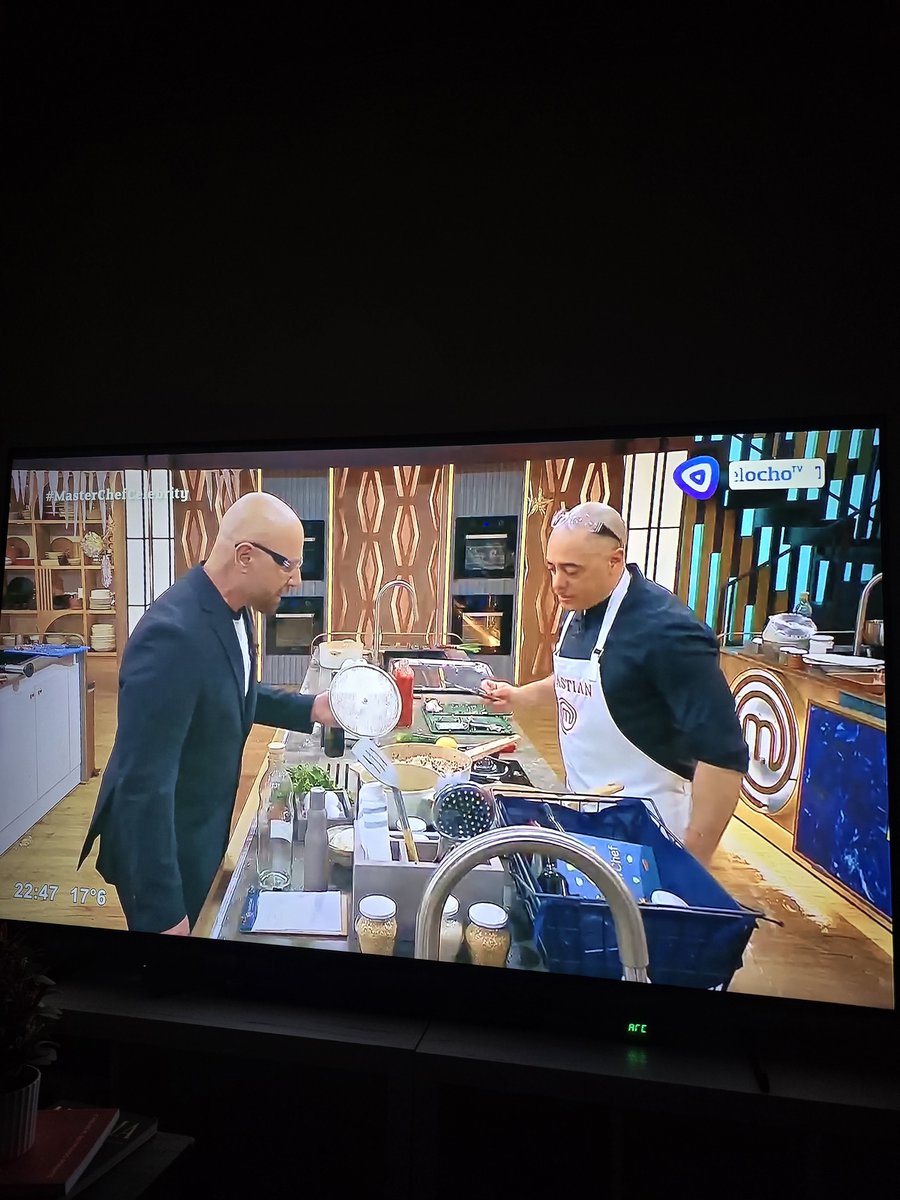 berra_leandro's tweet photo. Batalla de peladas
#MasterchefCelebrity https://t.co/HINzwGlpiS