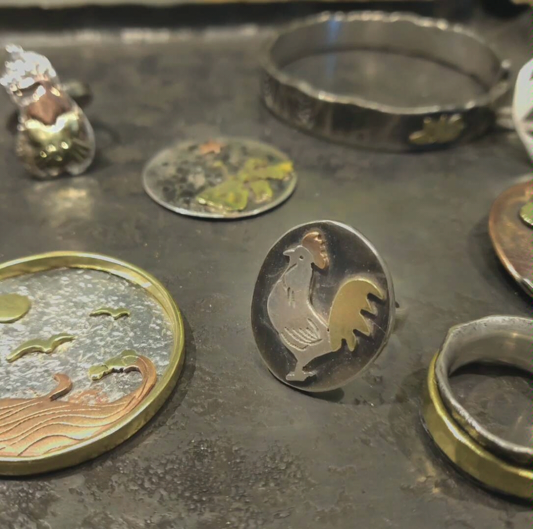 DteyorJxd4FvmYb's tweet photo. [Today, I tried a new zinc inlaid craft at the workshop, and its brilliant soul is absolutely amazing!]， https://t.co/CF9xpAxl0z