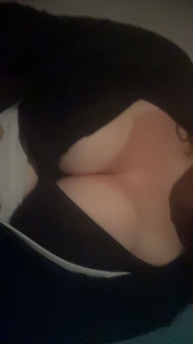 noavail0ele's tweet photo. i’m soo horny, dm me pls!! trade?? https://t.co/HWbbi64g4e