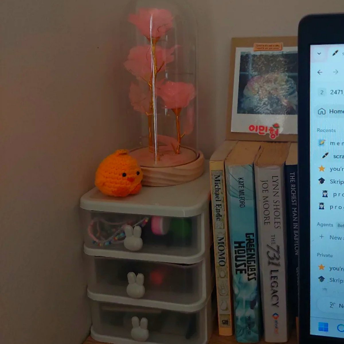 lovelyalandra's tweet photo. lately karina has been making me romanticize life again, im slowly getting back into the things i used to love before i got demotivated😶‍🌫️

working out, reading, watching movies, and getting into kpop again. It feels really nice to find my way back to myself little by little💌💭 https://t.co/vdBP1UbRVP