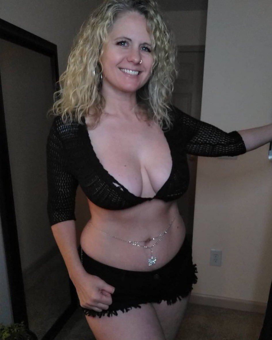 kittty47888's tweet photo. Tell me how I look tonight 😍and get some hot 🥵 pictures in your DM 😜👅🍑💧💦💋🫦 https://t.co/O3VA0dQSVB