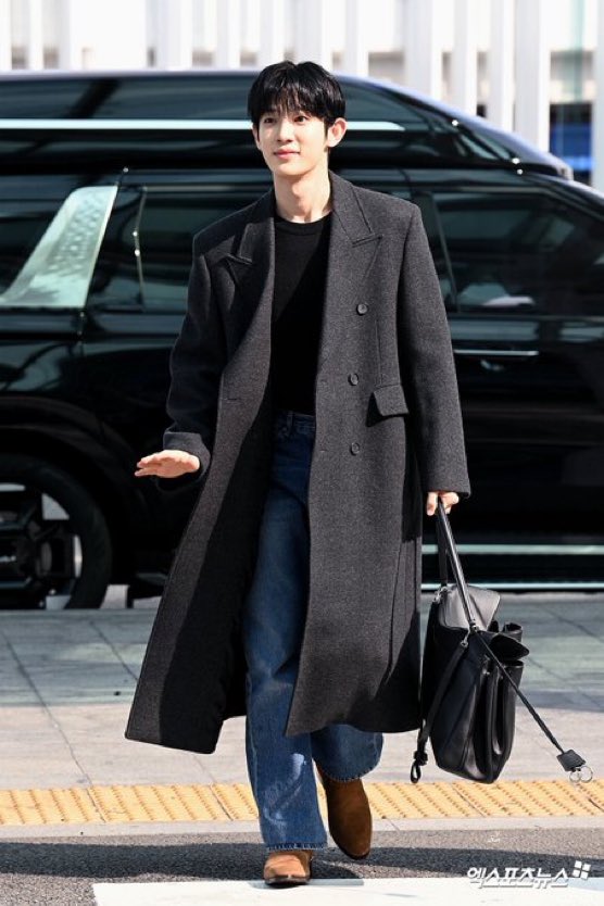 sulkypam's tweet photo. detective lee chaeha versi financial freedom https://t.co/Co0mPwPozA