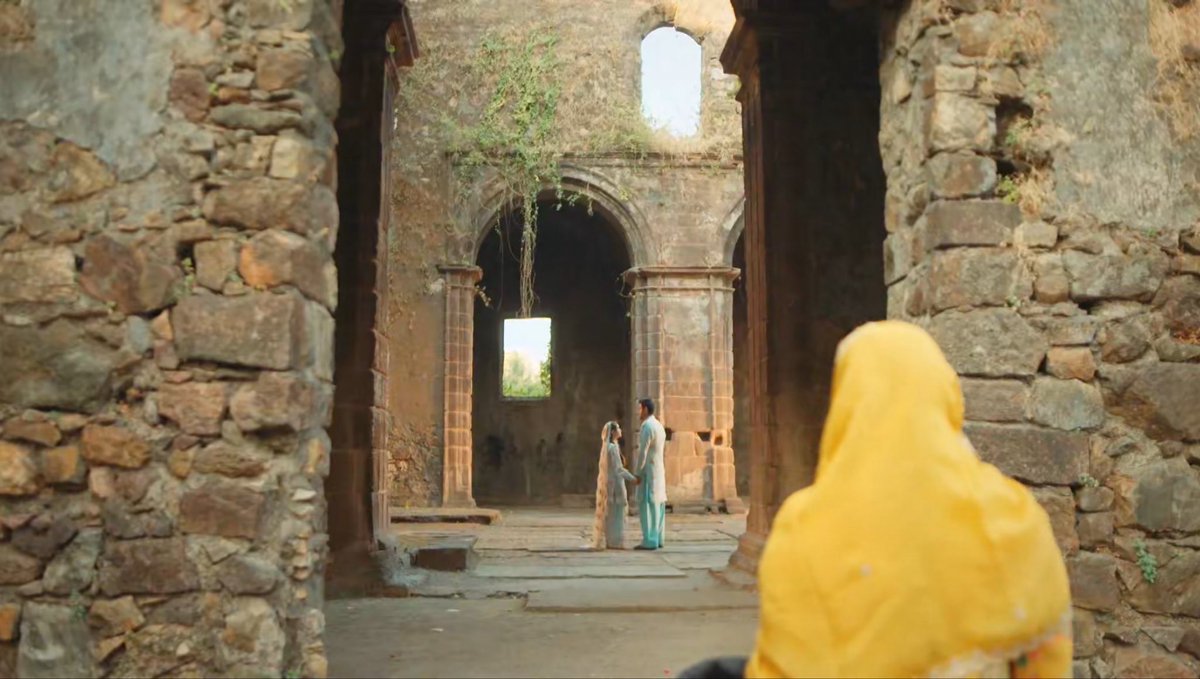 klaroliner123's tweet photo. FROM THE FIRST HAND HOLD AT THIS PLACE TO THEIR CONFESSION AND PROPISAL, LIFE HAS COME A FULL CIRCLE FOR THEM 😭😭😭

My MaHer heart is healing ❤️‍🩹 

Itne Juda Ho Ke Bhi Kaise Hone Lage Haum Ek Jahan
Kyun Khamkhaan Hi Bewajah Judne Lage Hum Is Tarah ❤️

#SeherHoneKoHai #MaHer https://t.co/OYFcuLB3wP