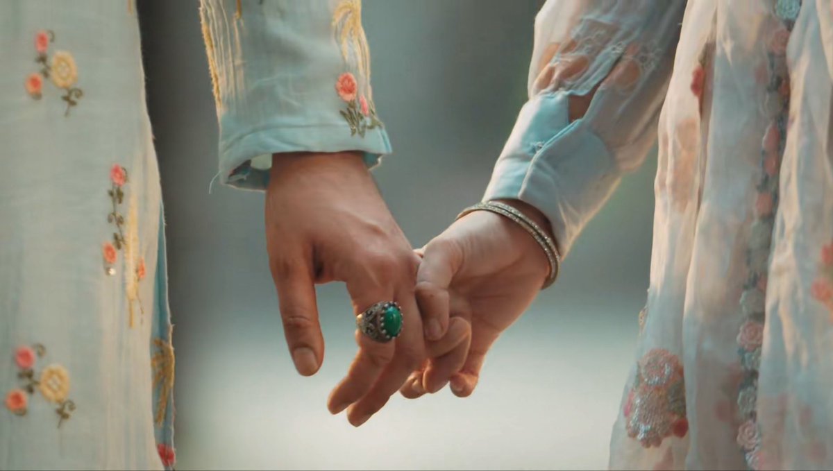 klaroliner123's tweet photo. FROM THE FIRST HAND HOLD AT THIS PLACE TO THEIR CONFESSION AND PROPISAL, LIFE HAS COME A FULL CIRCLE FOR THEM 😭😭😭

My MaHer heart is healing ❤️‍🩹 

Itne Juda Ho Ke Bhi Kaise Hone Lage Haum Ek Jahan
Kyun Khamkhaan Hi Bewajah Judne Lage Hum Is Tarah ❤️

#SeherHoneKoHai #MaHer https://t.co/OYFcuLB3wP