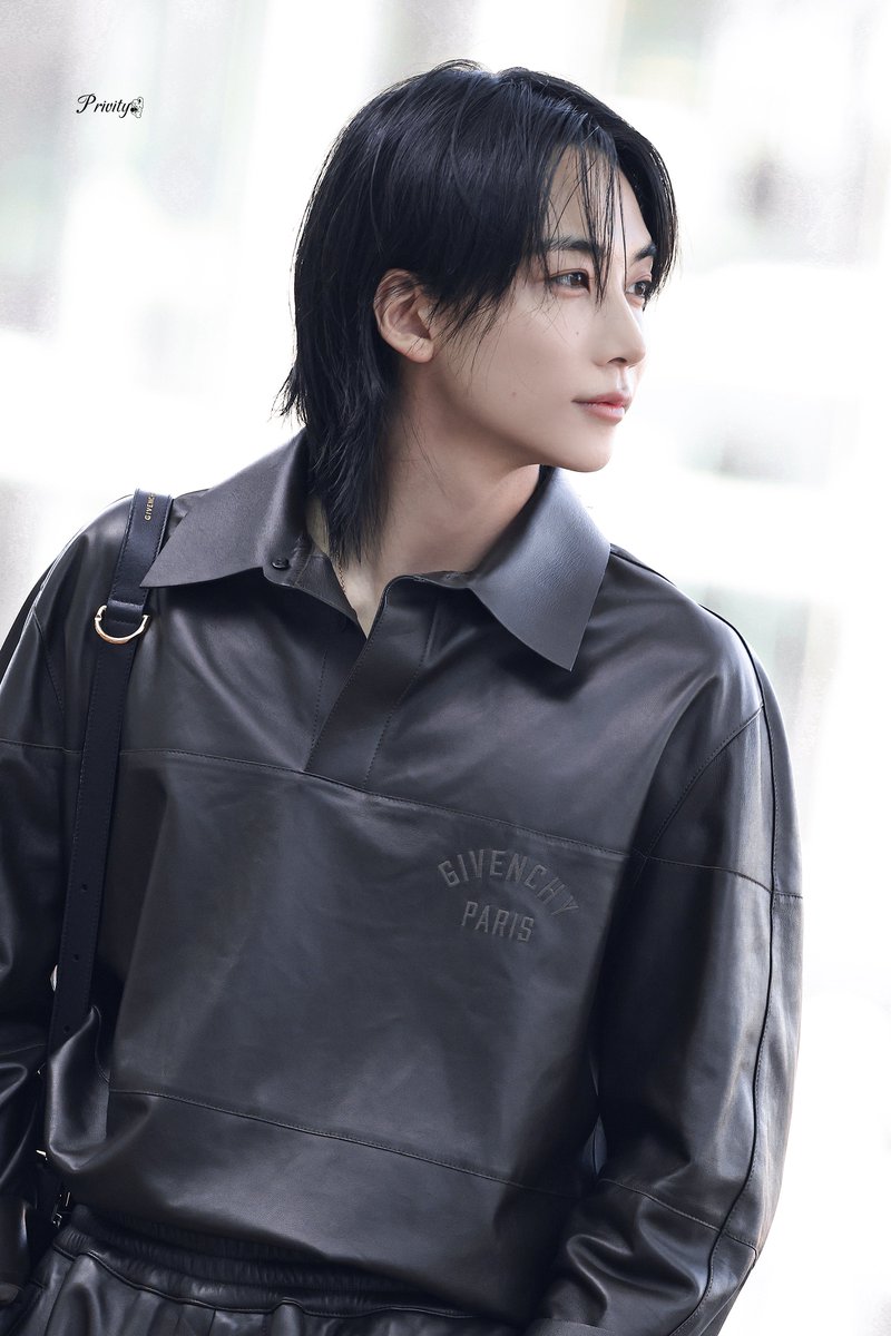 privity08081004's tweet photo. 260930 ICN🛫
GIVENCHY✨

#정한 #윤정한 #JEONGHAN
#ジョンハン #尹净汉 
#세븐틴 #seventeen
@pledis_17 https://t.co/wDbJBDLE0O