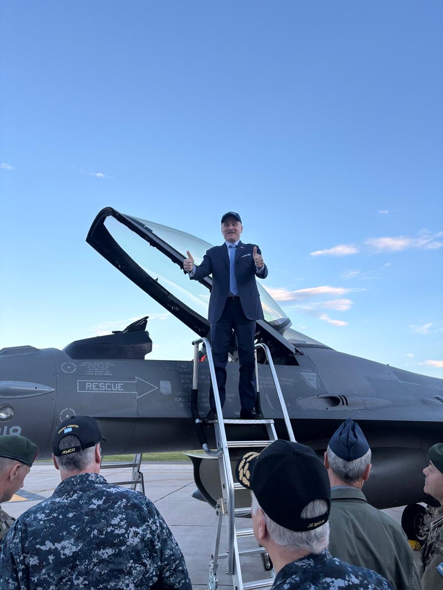 USAmbassadorARG's tweet photo. Siguen llegando los F-16 a la Argentina! Un orgullo celebrar la llegada del segundo grupo de seis F-16 adquiridos a Dinamarca—otro hito histórico para la @FuerzaAerea_Arg y una señal clara del momento excepcional que viven nuestras relaciones. 

Esta asociación fortalece la seguridad regional y demuestra nuestro compromiso compartido con la paz y la prosperidad en el hemisferio occidental.