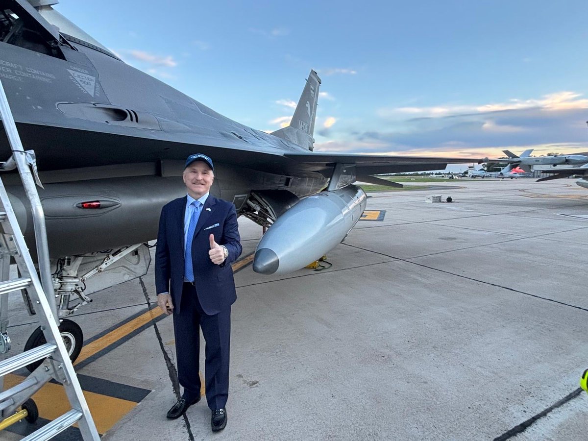 USAmbassadorARG's tweet photo. Siguen llegando los F-16 a la Argentina! Un orgullo celebrar la llegada del segundo grupo de seis F-16 adquiridos a Dinamarca—otro hito histórico para la @FuerzaAerea_Arg y una señal clara del momento excepcional que viven nuestras relaciones. 

Esta asociación fortalece la seguridad regional y demuestra nuestro compromiso compartido con la paz y la prosperidad en el hemisferio occidental.