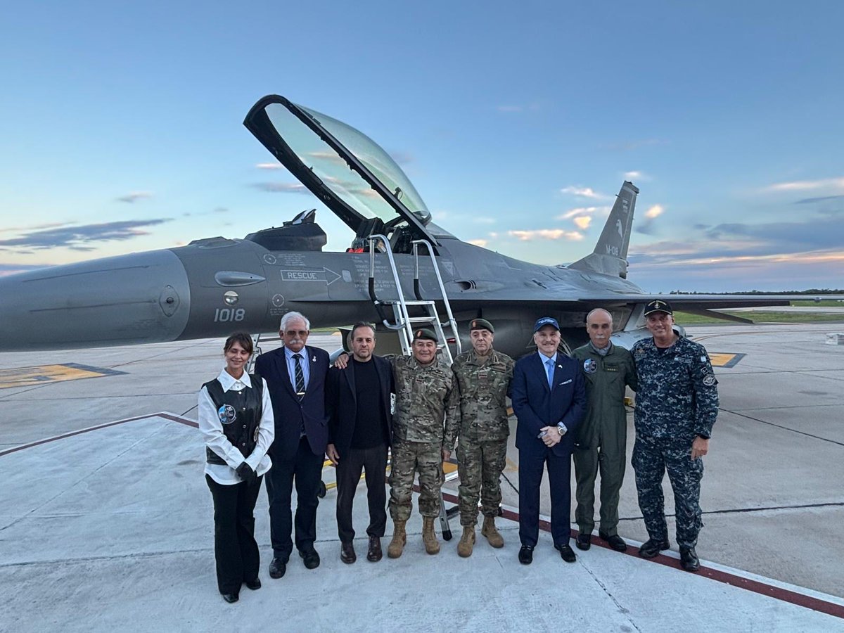 USAmbassadorARG's tweet photo. Siguen llegando los F-16 a la Argentina! Un orgullo celebrar la llegada del segundo grupo de seis F-16 adquiridos a Dinamarca—otro hito histórico para la @FuerzaAerea_Arg y una señal clara del momento excepcional que viven nuestras relaciones. 

Esta asociación fortalece la seguridad regional y demuestra nuestro compromiso compartido con la paz y la prosperidad en el hemisferio occidental.