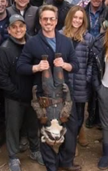 roc_ees's tweet photo. STOP HOLDING HIM LIKE THAT https://t.co/uOyASZDpwe