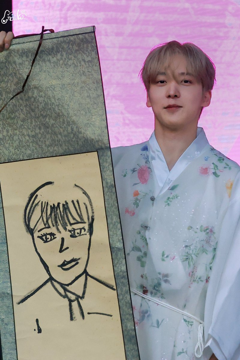 JYHLATTE's tweet photo. we can officially confirm that there’s nothing yunho cannot do like wdym he can draw now https://t.co/u9jVZIhMXc