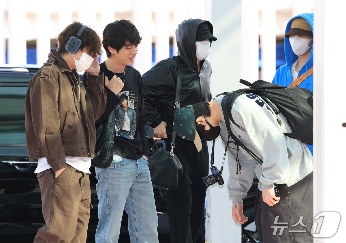bts123_bantan's tweet photo. 気をつけて行ってらっしゃい✈️ https://t.co/5RFVGfw2UK