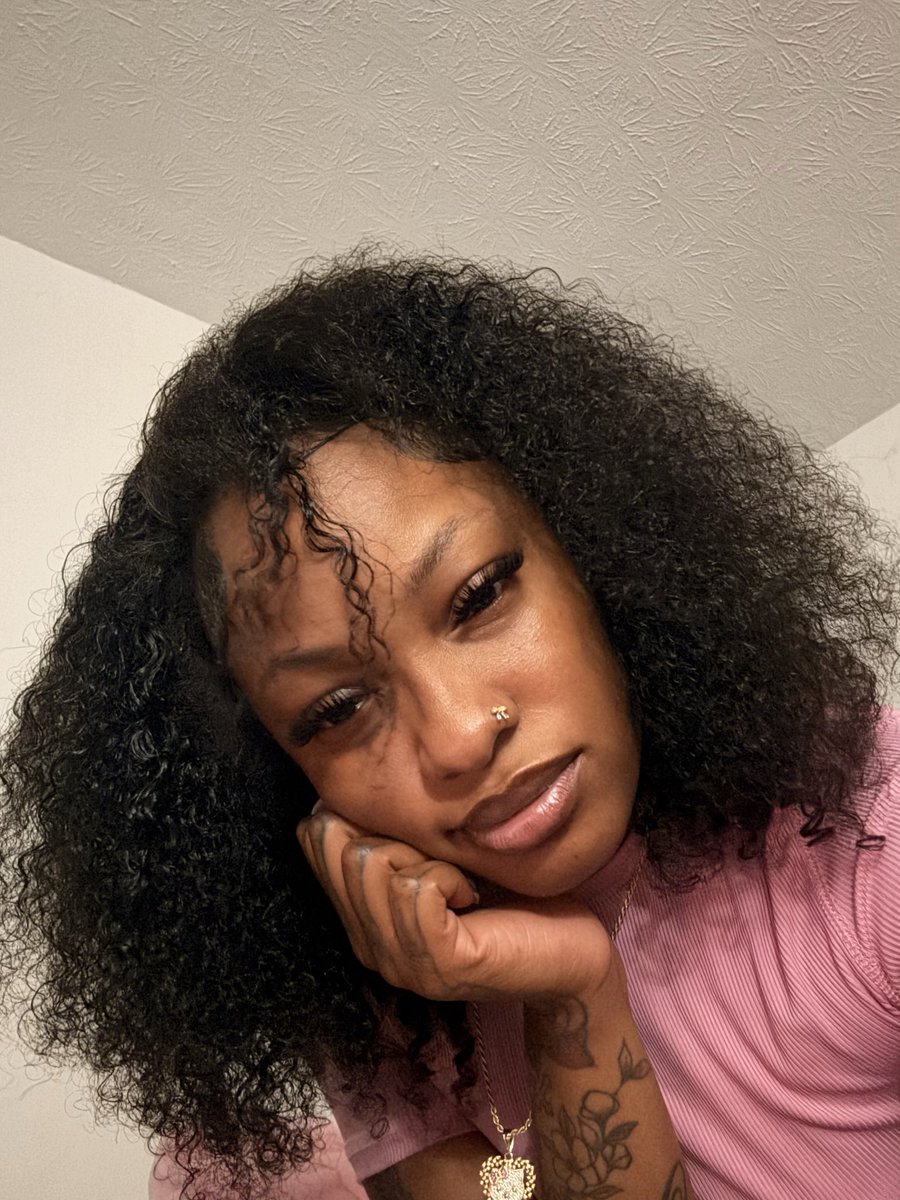 misssqueennnnn's tweet photo. couldnโt look this good just to sit in my camera roll ๐ซฉ๐#prettymami #wiginstall #loveme https://t.co/xwKGOxgzub
