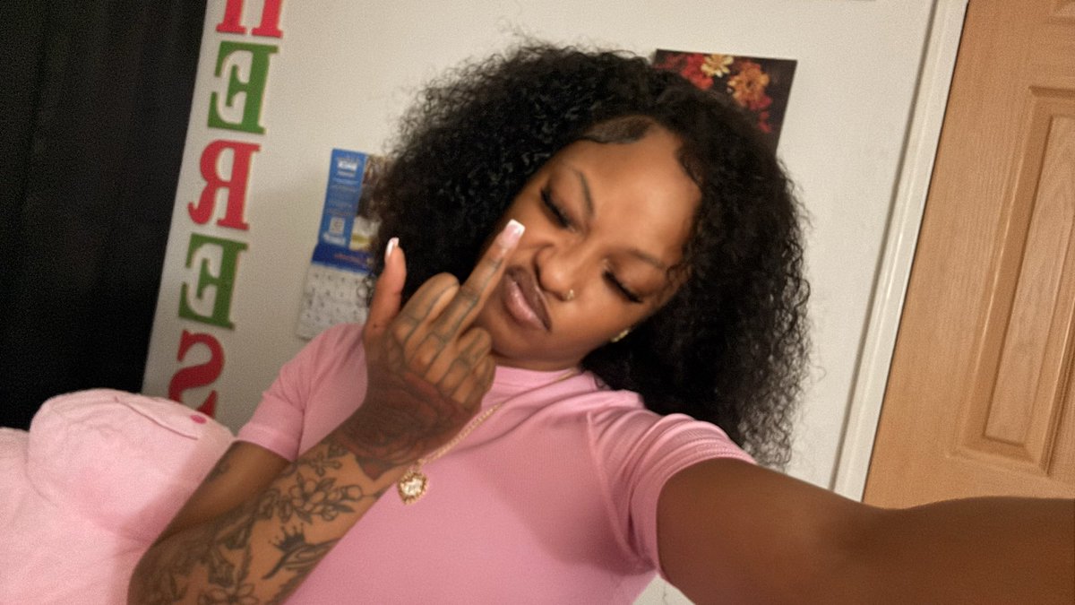 misssqueennnnn's tweet photo. couldnโt look this good just to sit in my camera roll ๐ซฉ๐#prettymami #wiginstall #loveme https://t.co/xwKGOxgzub