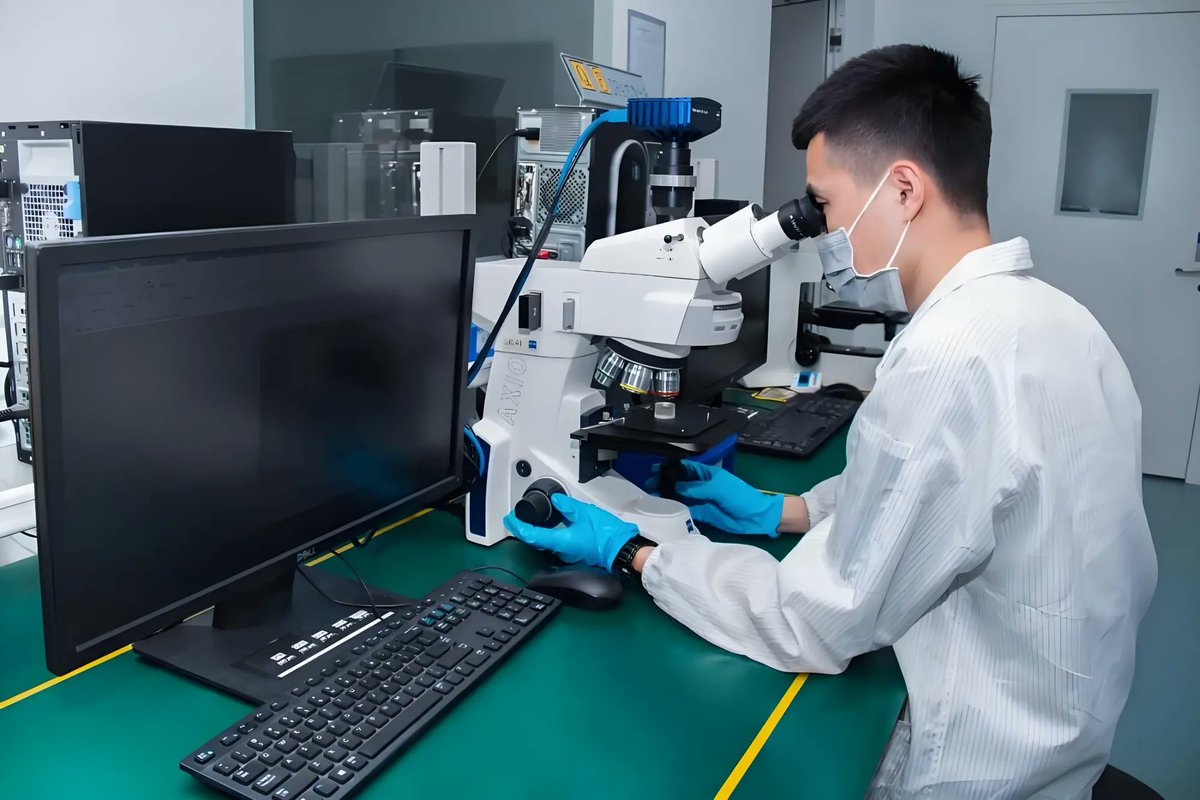 JKStqZUiPMZTPOB's tweet photo. [Ammoniac smart guy working efficiently in a bright lab space!] https://t.co/wcVFfRAnjL