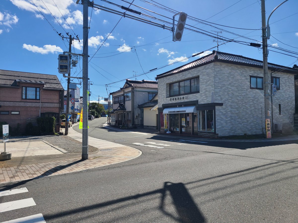PuniMega's tweet photo. 見慣れた場所がロケ地だったとは…
小池菓子舗の目の前。
#ルックバック #にかほ市 https://t.co/ggquiL3ZNb