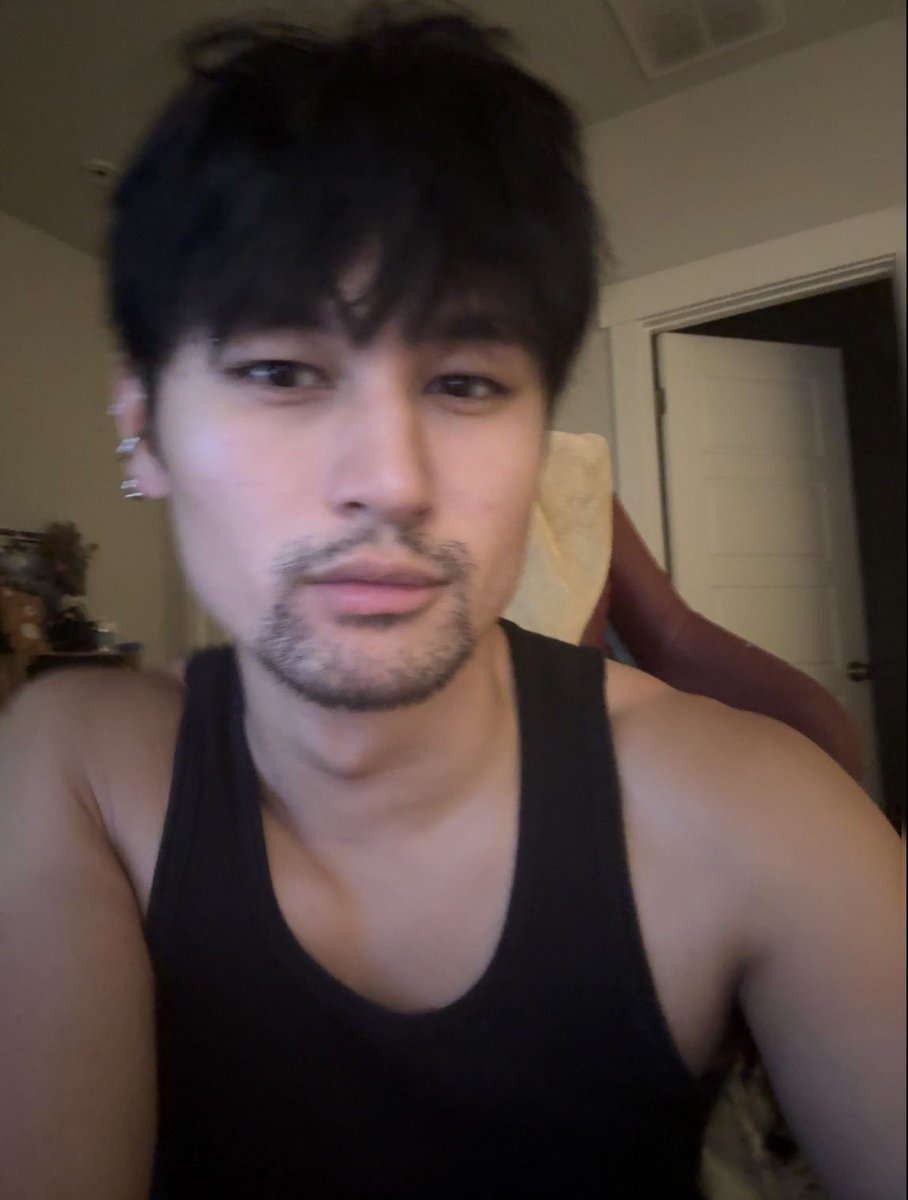cybersnitch's tweet photo. im bored as hell i decided to grow my facial hair out for a few days heyyy https://t.co/LI1zA7PVP5